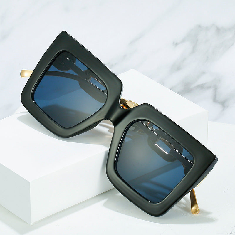 Damen Cat-Eye Sonnenbrille mit luxuriösem Design und Kettenrahmen Brehn