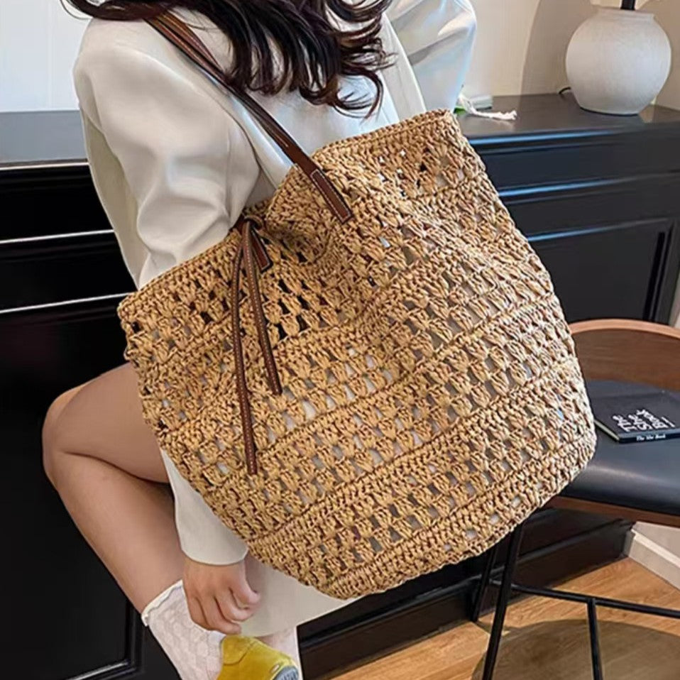 Handtasche Aus Geflochtenem Naturmaterial mit Ledergriffen Brehn