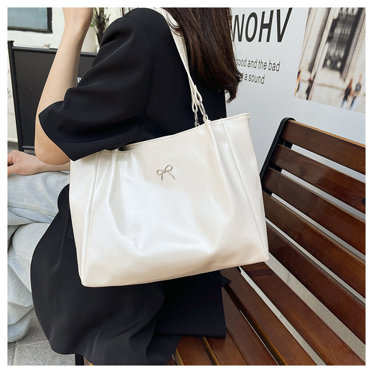 Elegante Glänzende Hobo-Handtasche Brehn