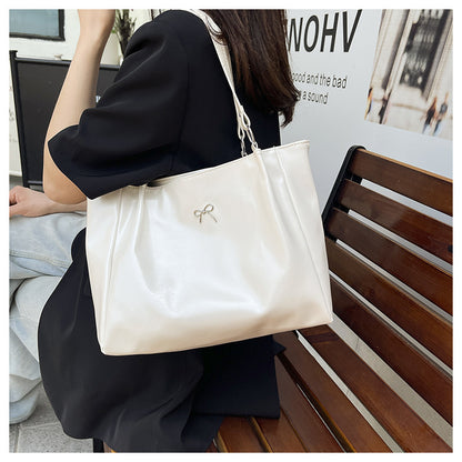 Elegante Glänzende Hobo-Handtasche Brehn