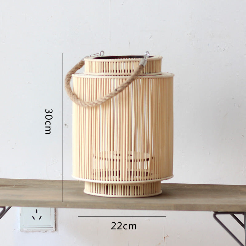 Dekorative Laterne aus geflochtenem Material Brehn