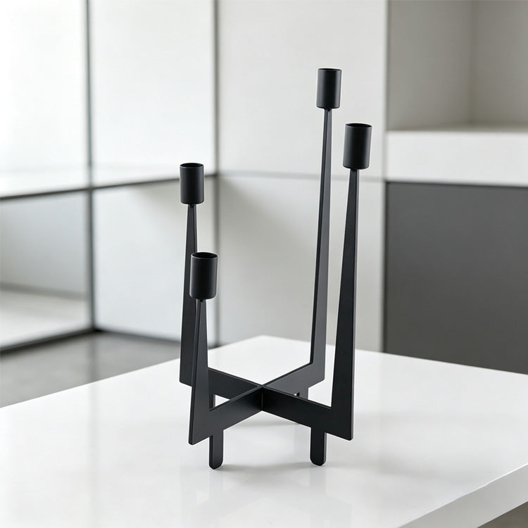 Moderner geometrischer Kerzenhalter