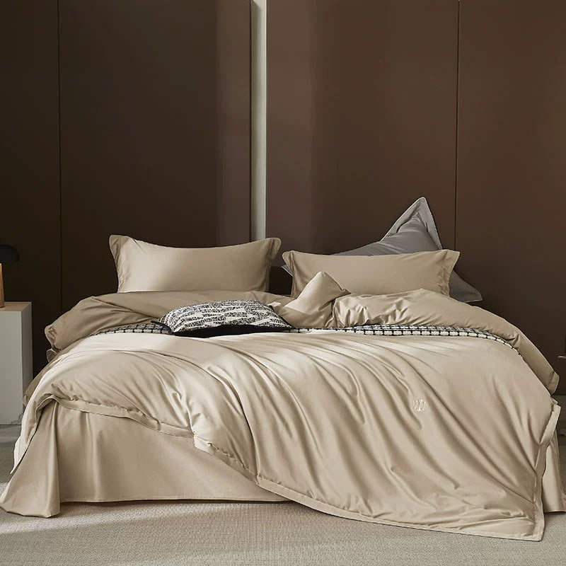 Seidiges Satin Bettbezugset mit Kontrastpaspel und tiefem Rock