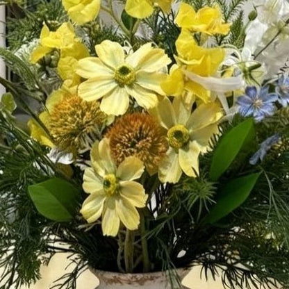 Dekorative Kunstblumenarrangement