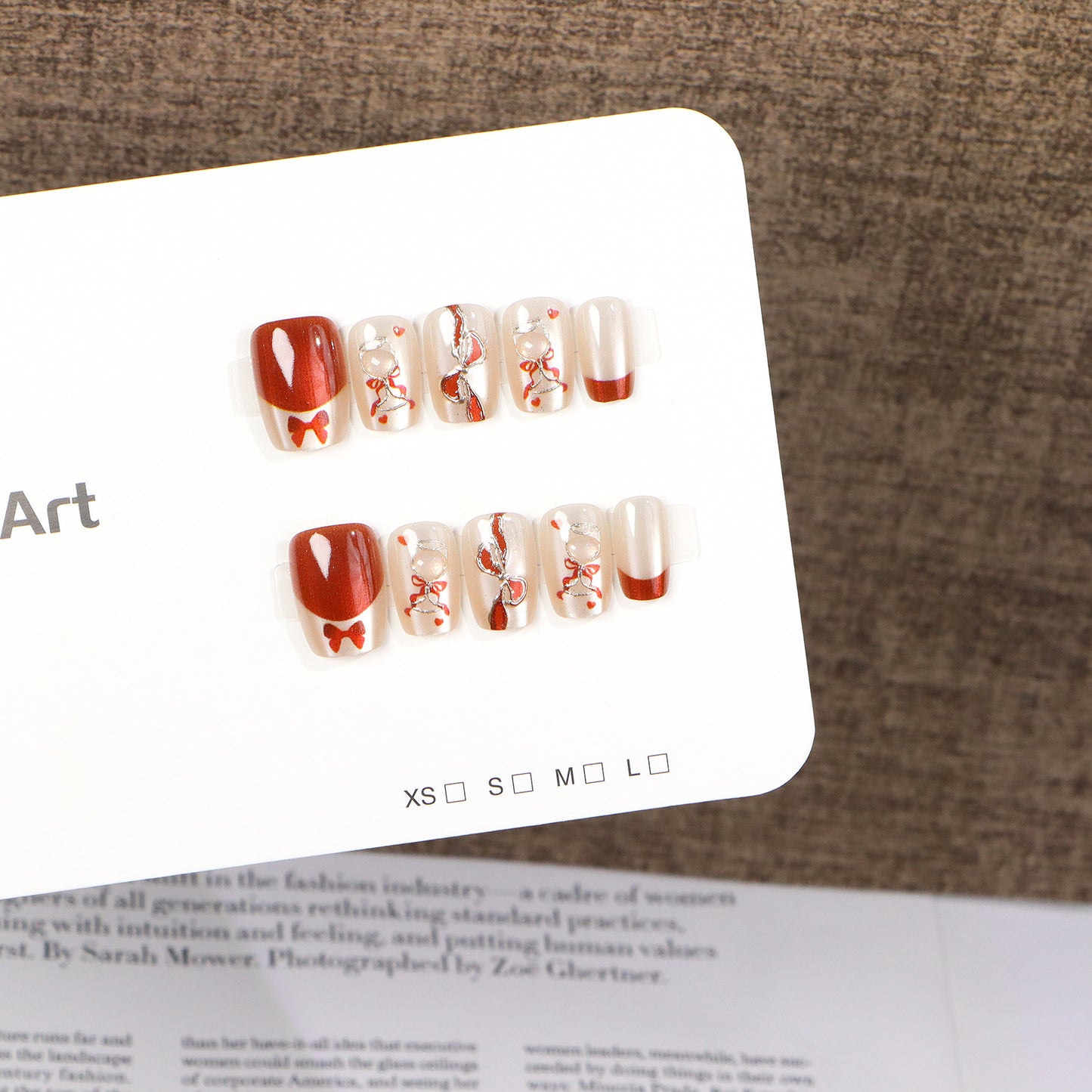 Dekoratives Press-On-Nagelkunst-Set mit Banddesign Brehn