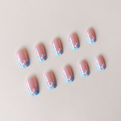Kunstnagelset mit floralen Designs und eleganten Spitzen Brehn