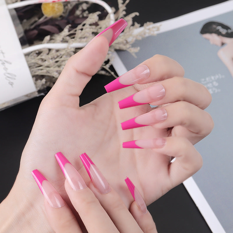 Elegantes Stiletto-Press-On-Nagelset mit zweifarbigen Design Brehn