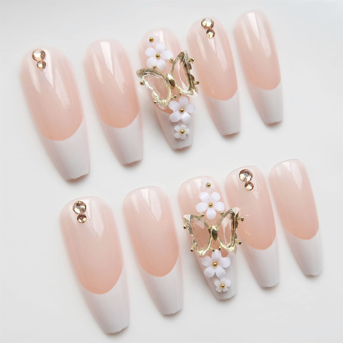 Luxus Press-On Nagelkunst mit floralen Akzenten Brehn