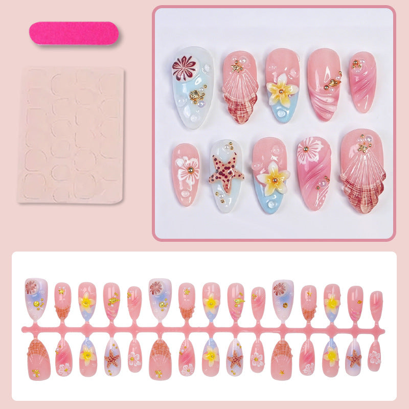 Kunstnagelset mit maritimen Designs und glitzernden Akzenten Brehn