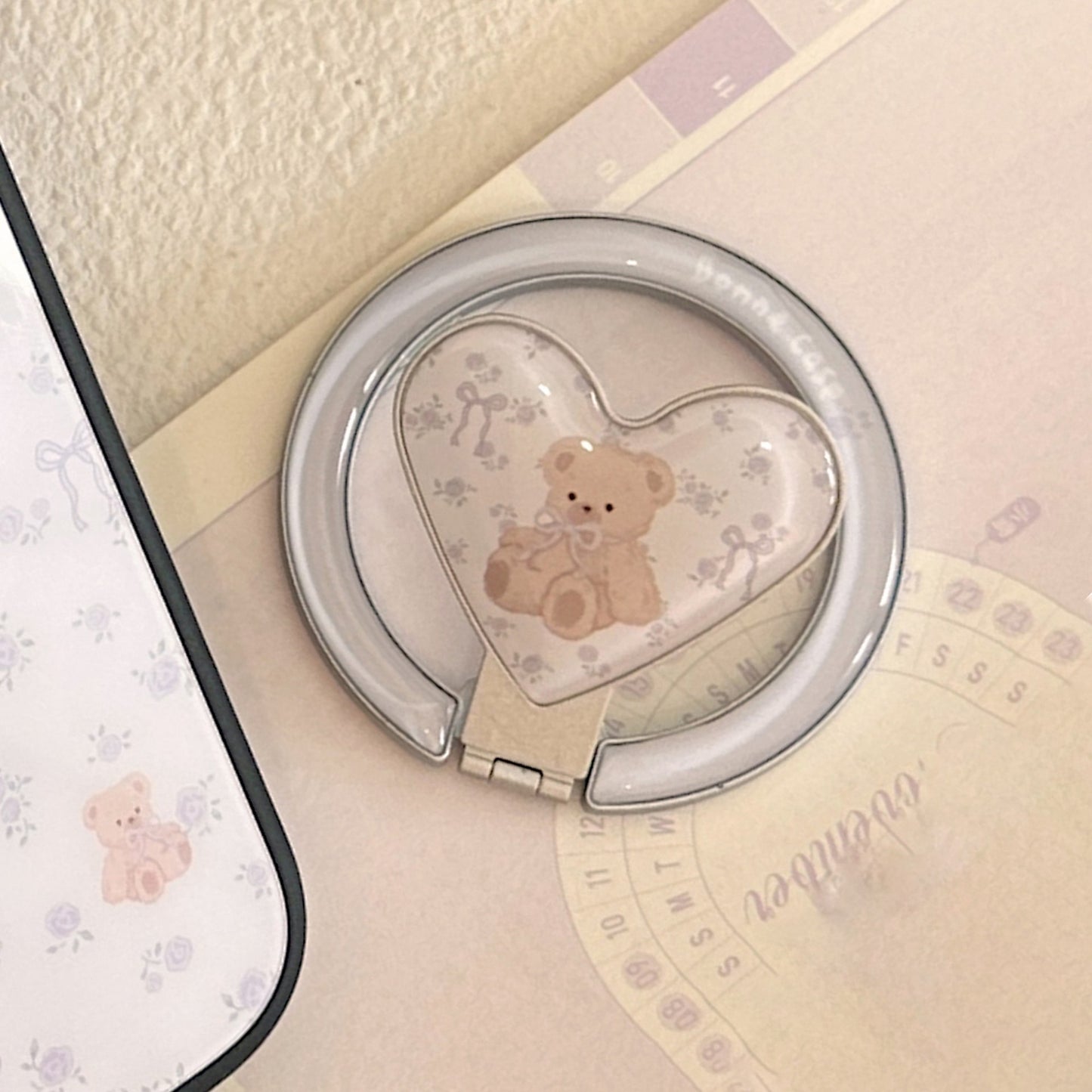 Herzförmiger Smartphone Halter mit niedlichem Bärenmotiv Brehn