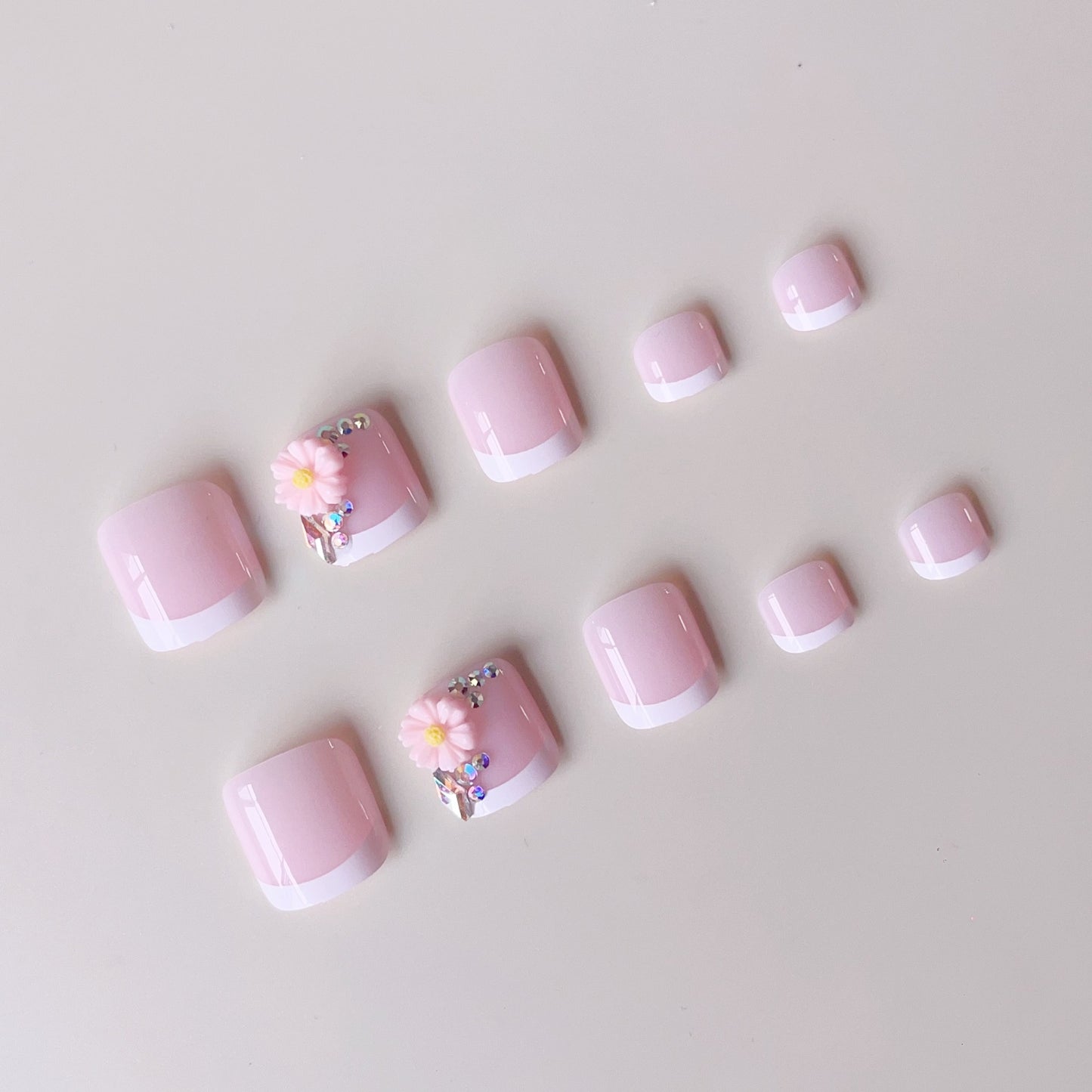 Fußnageldesign mit floralen Akzenten Brehn