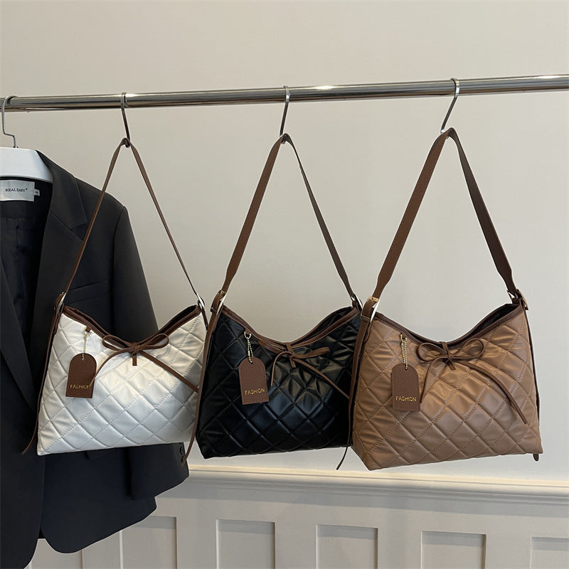 Gepolsterte Leder Hobo Tasche