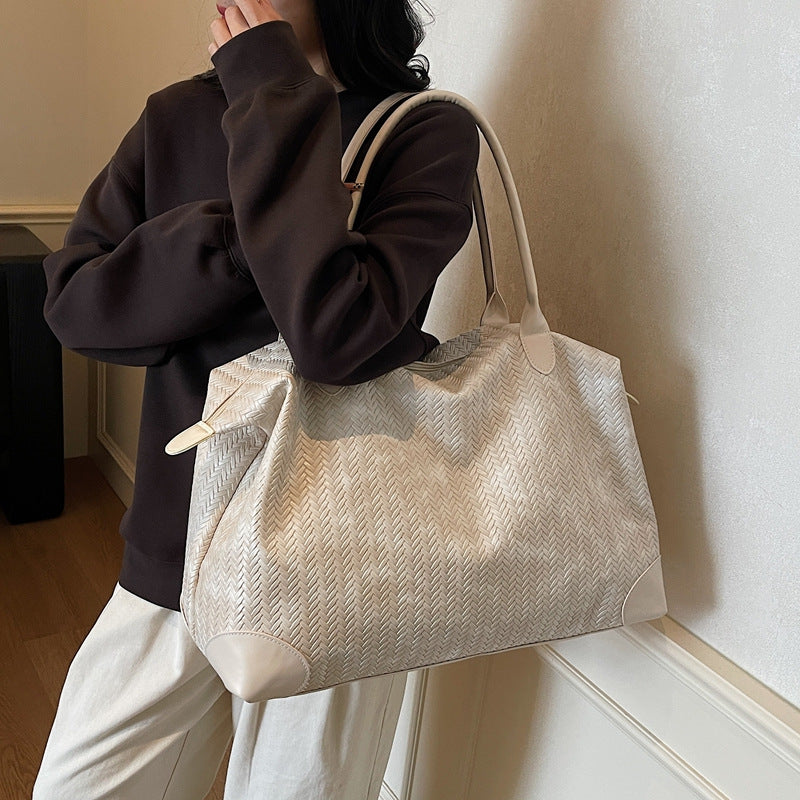 Elegante Tragetasche Aus Geflochtenem Kunstleder Brehn