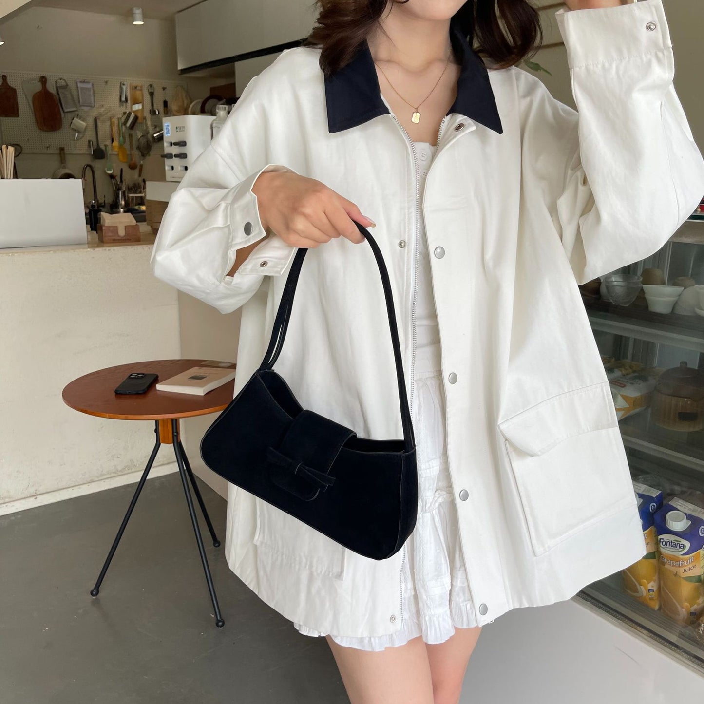 Elegante Samt-Handtasche mit Schleifendetail Brehn