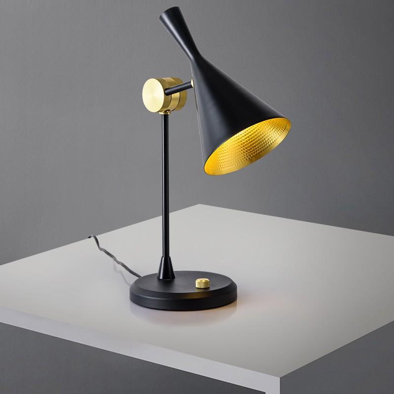 Verstellbare Schreibtischlampe