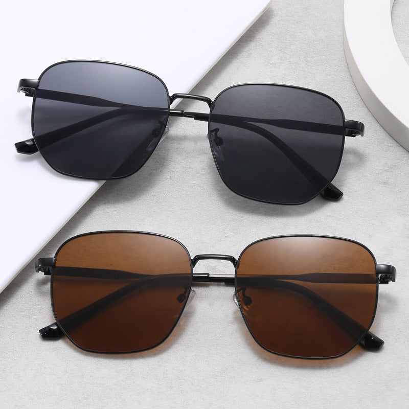 Damen Modische Brille im modernen Schild-Design Brehn