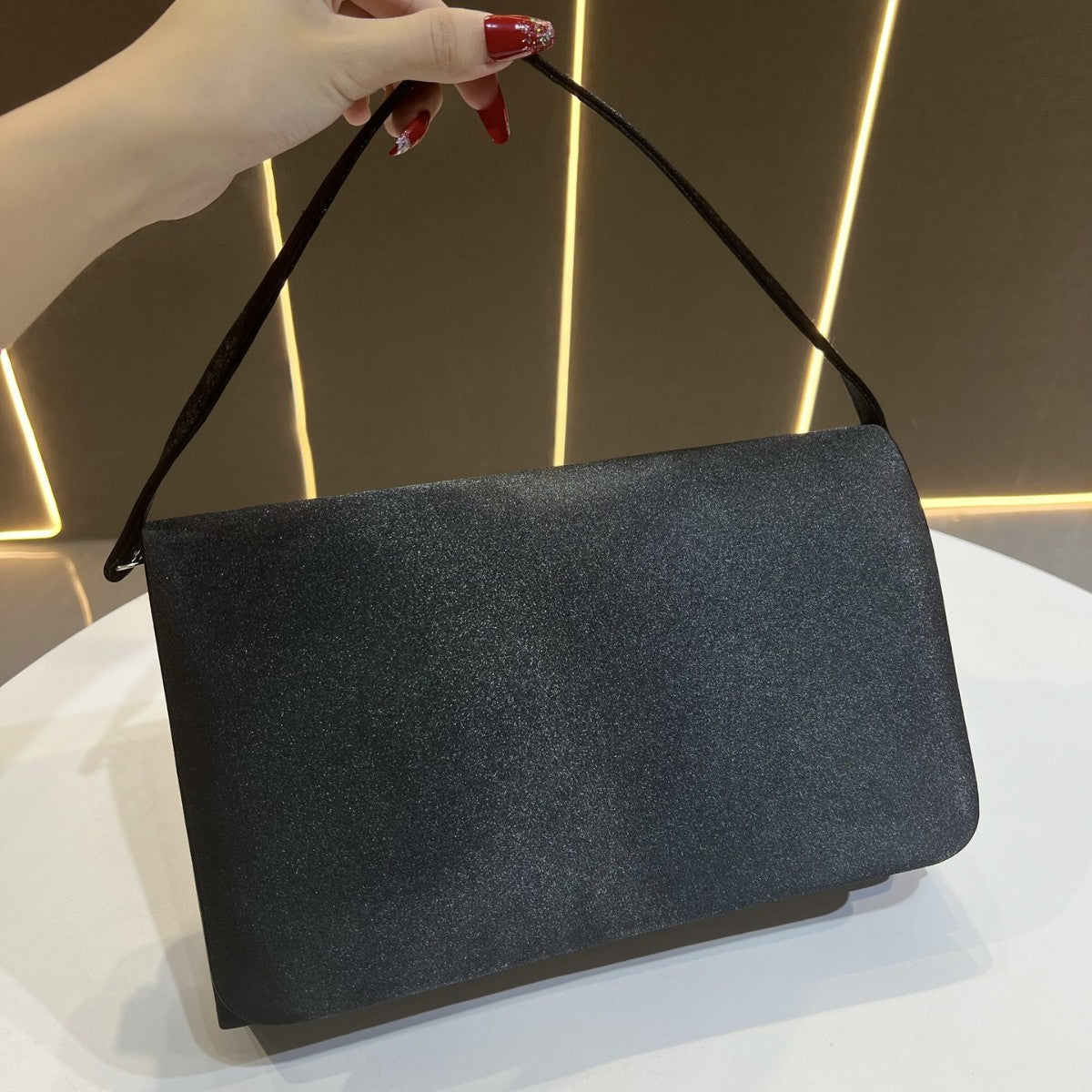 Strukturierte Handtasche