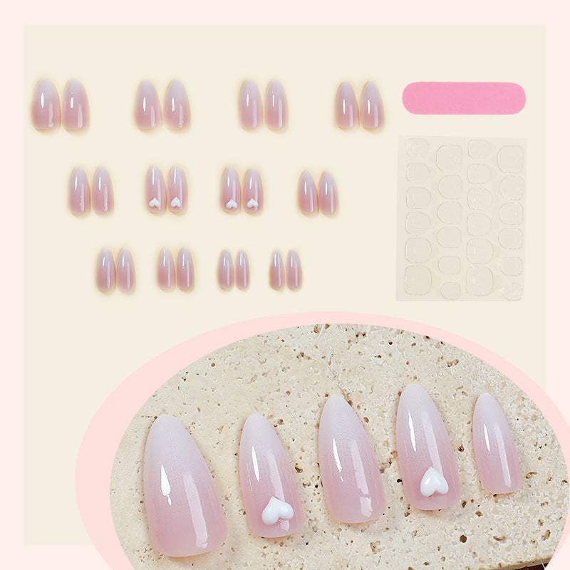 Elegantes Press-On-Nagelset mit Herzverzierungen Brehn