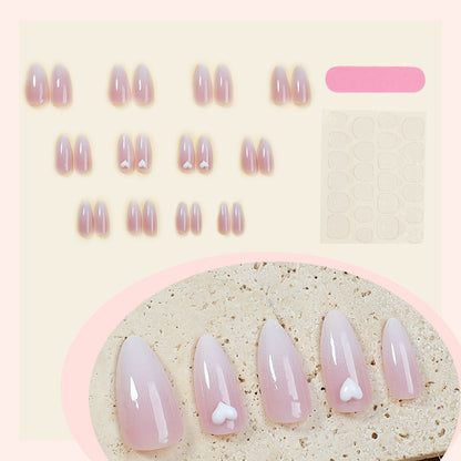 Elegantes Press-On-Nagelset mit Herzverzierungen Brehn