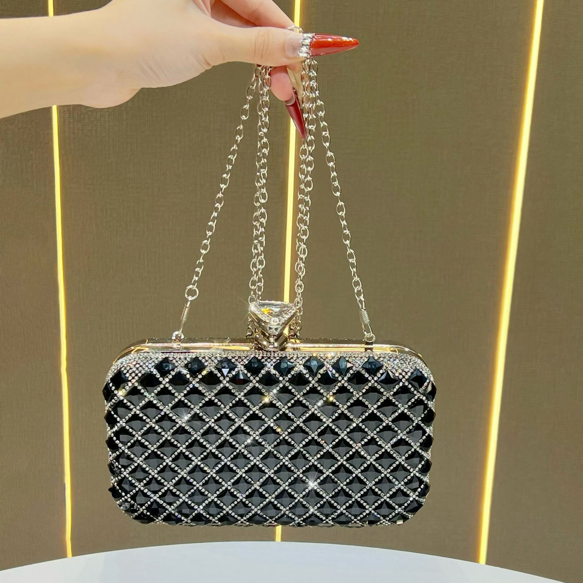 Kristallbesetzte Abend-Clutch