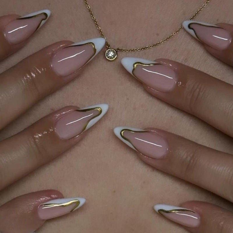 DIY Press-On-Nagelset mit eleganten goldenen Akzenten Brehn