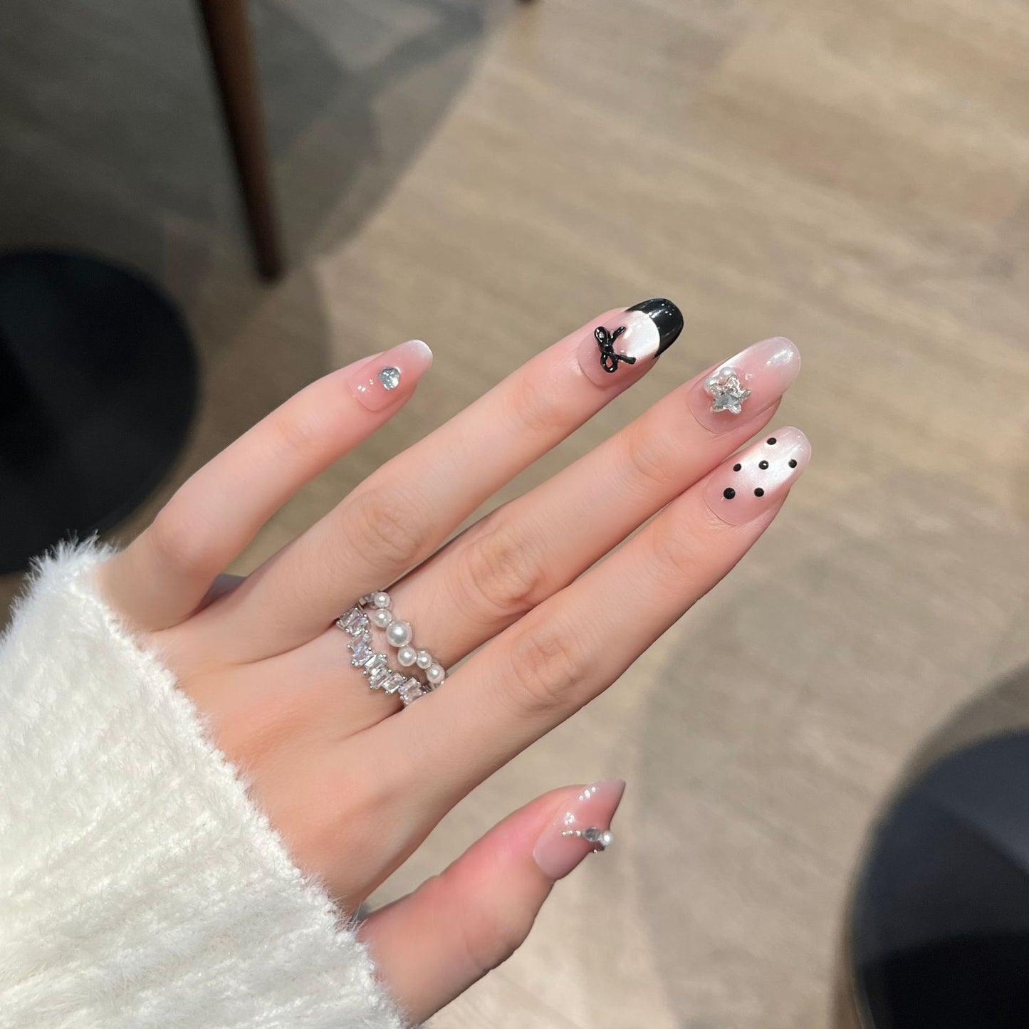 Dekorative Strass-Nagelkunst Brehn