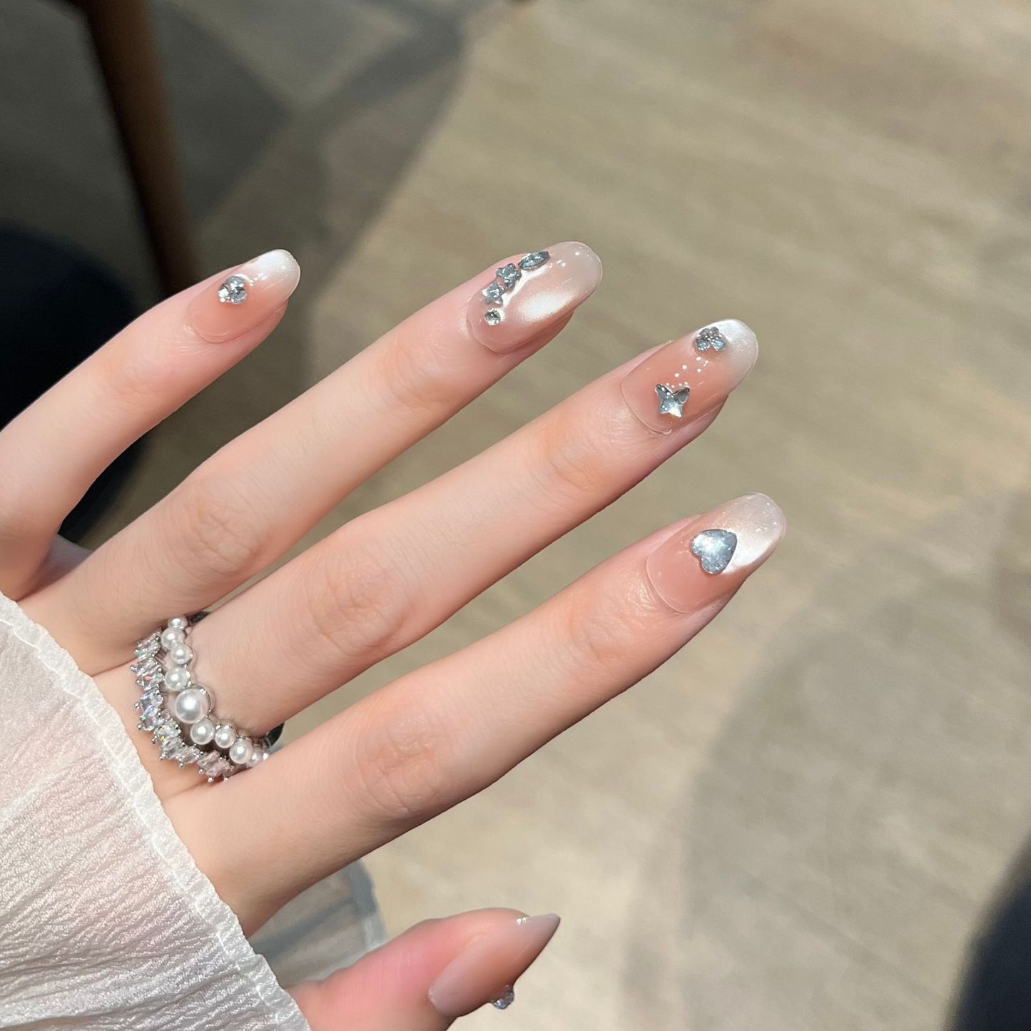 Herzförmige Kristall-verzierte Press-On Nagelkunst Brehn