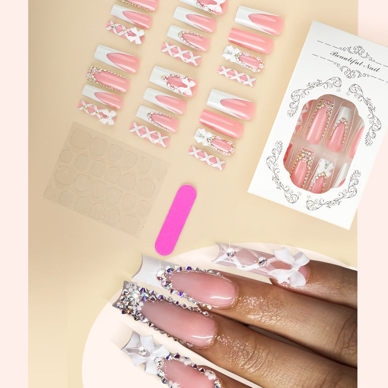 Glänzende und kreative Nagelkunst Brehn