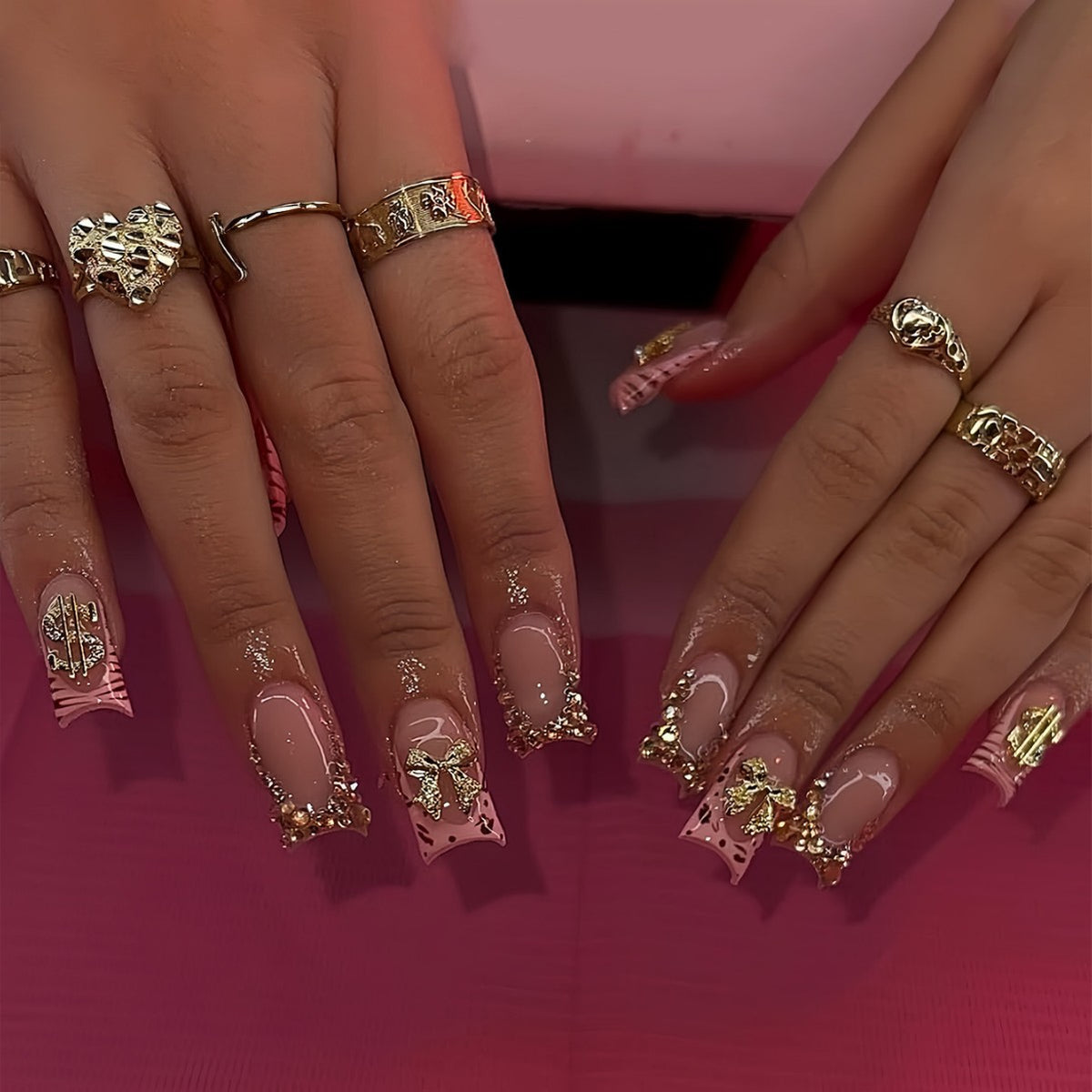 Glamouröse Blumenschmuck-Nagelverlängerungen Brehn