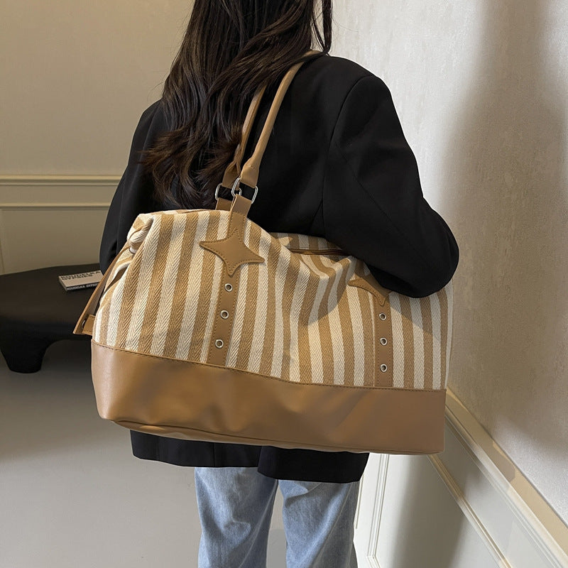 Elegante Sport-Duffel-Tasche mit Strukturiertem Obermaterial und Robusten Trageriemen Brehn