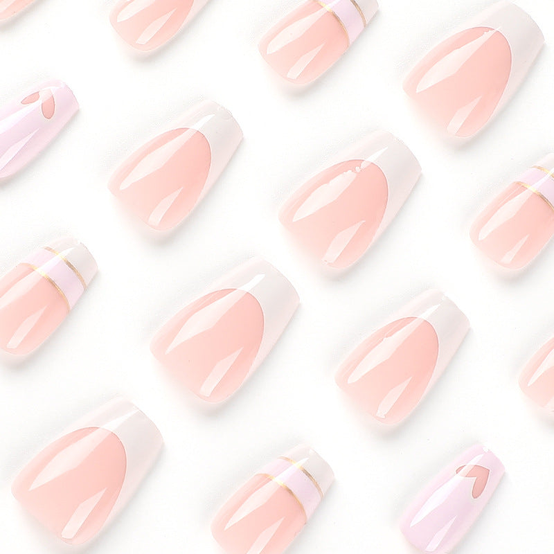 Kunstvolle Nagelkunst mit romantischem Design Brehn