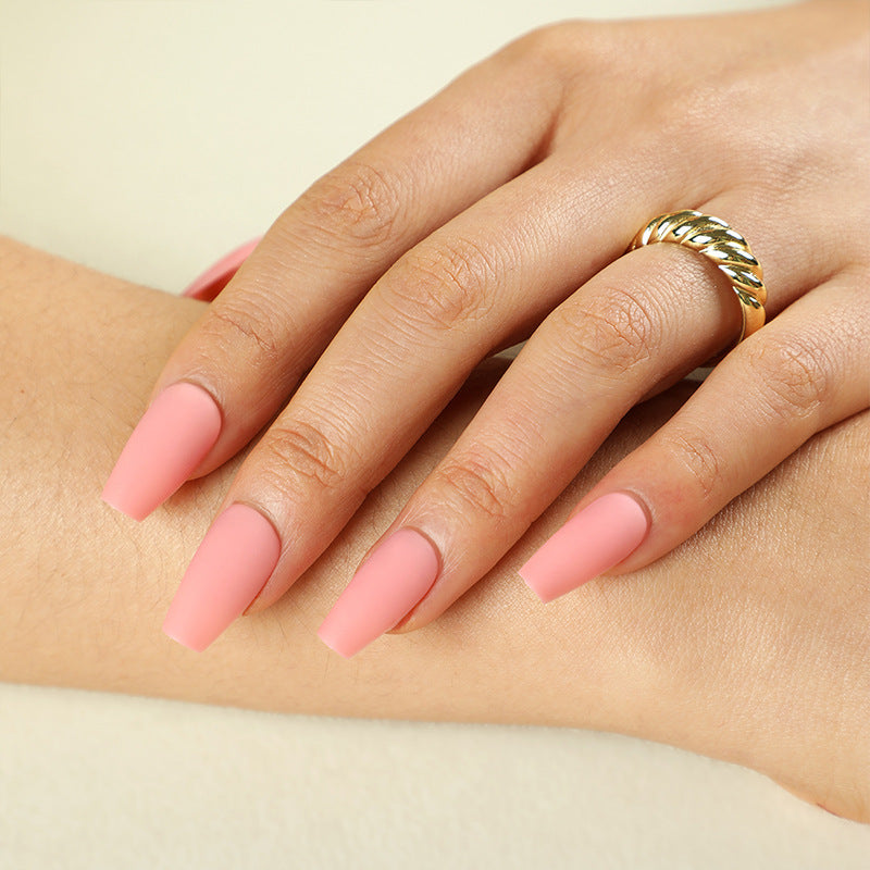 Kunstvolle Nagelverlängerungen mit elegantem Blattmuster Brehn