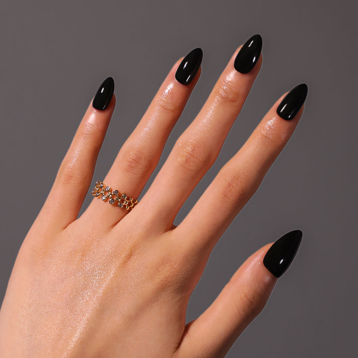 Künstliche Nagelverlängerungen mit elegantem Design Brehn