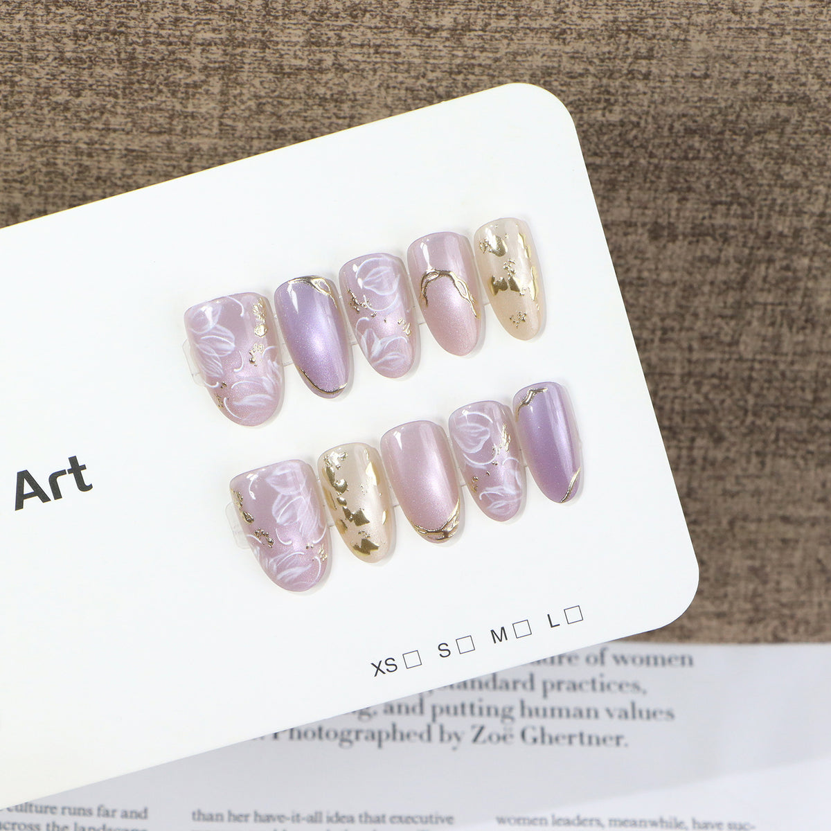 Blumen- und Metallic-Press-On-Nagelkunst Brehn