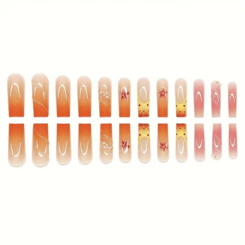 Künstlerische florale Nagelverzierungen Brehn