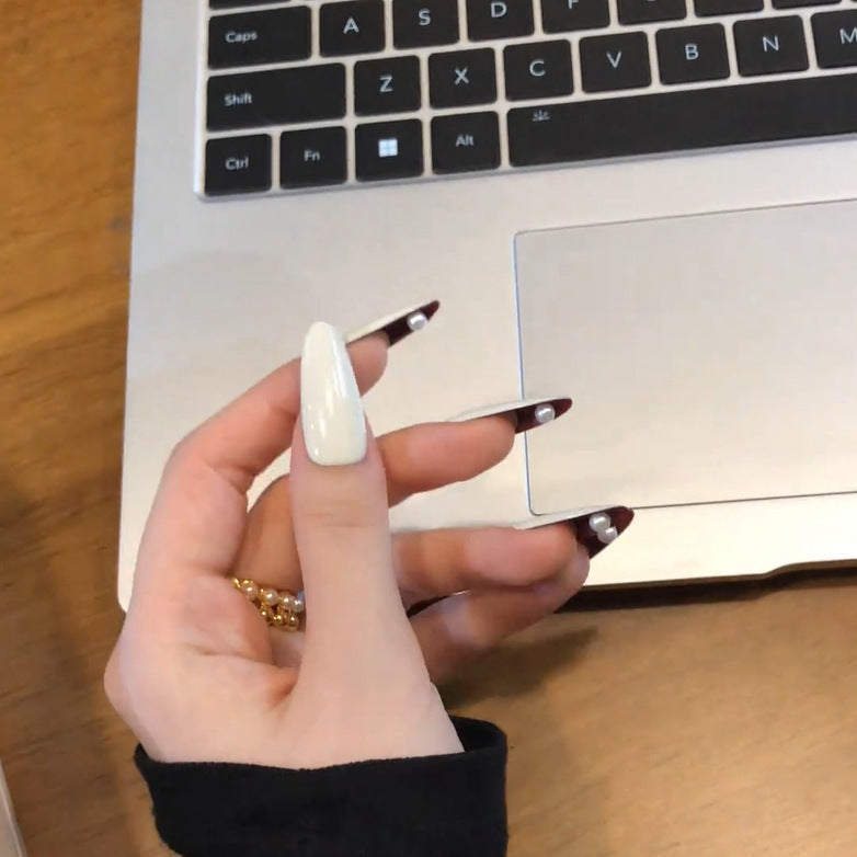 Glamouröse Kunstnägel mit Eleganten Akzenten Brehn