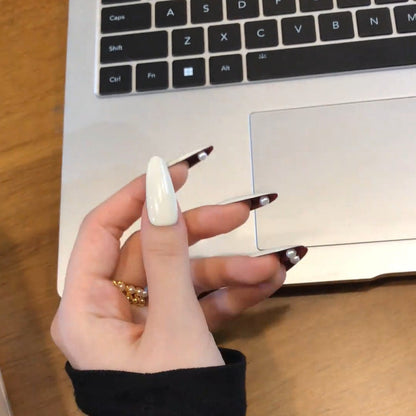 Glamouröse Kunstnägel mit Eleganten Akzenten Brehn