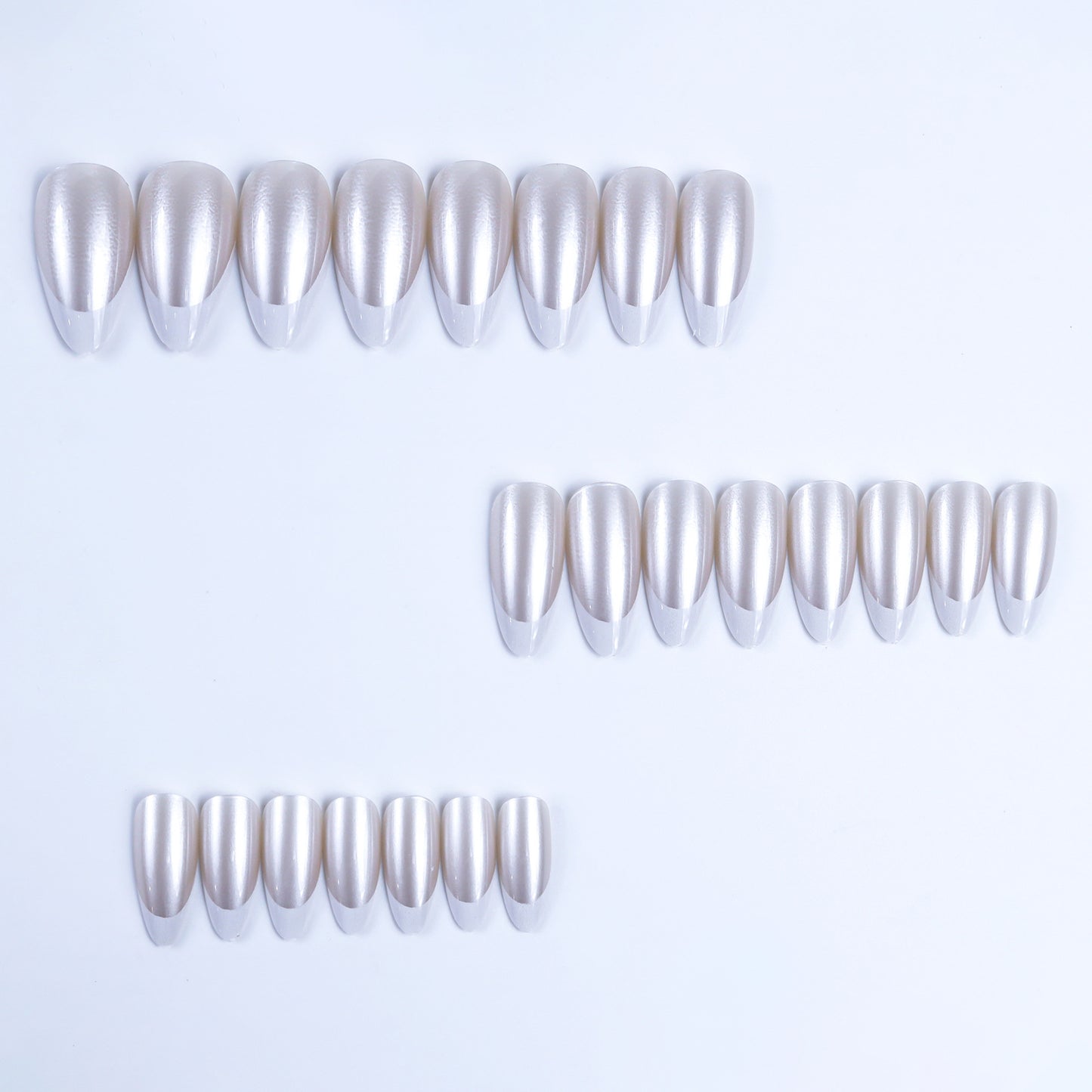 Kunstnägel Im Eleganten French-Tip-Design Brehn