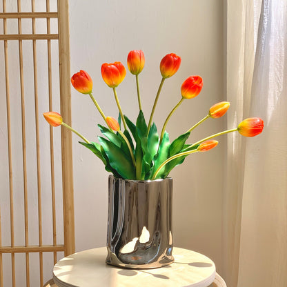 Dekorativer künstlicher Tulpenstrauß