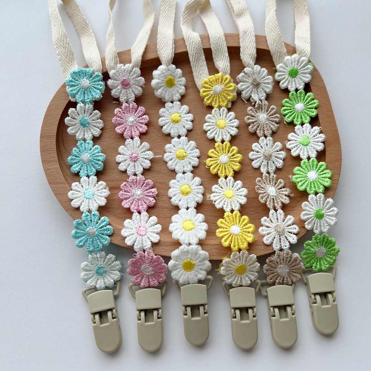 Bestickte Gänseblümchen Baumwoll-Schnullerkette mit Sicherheitsclip