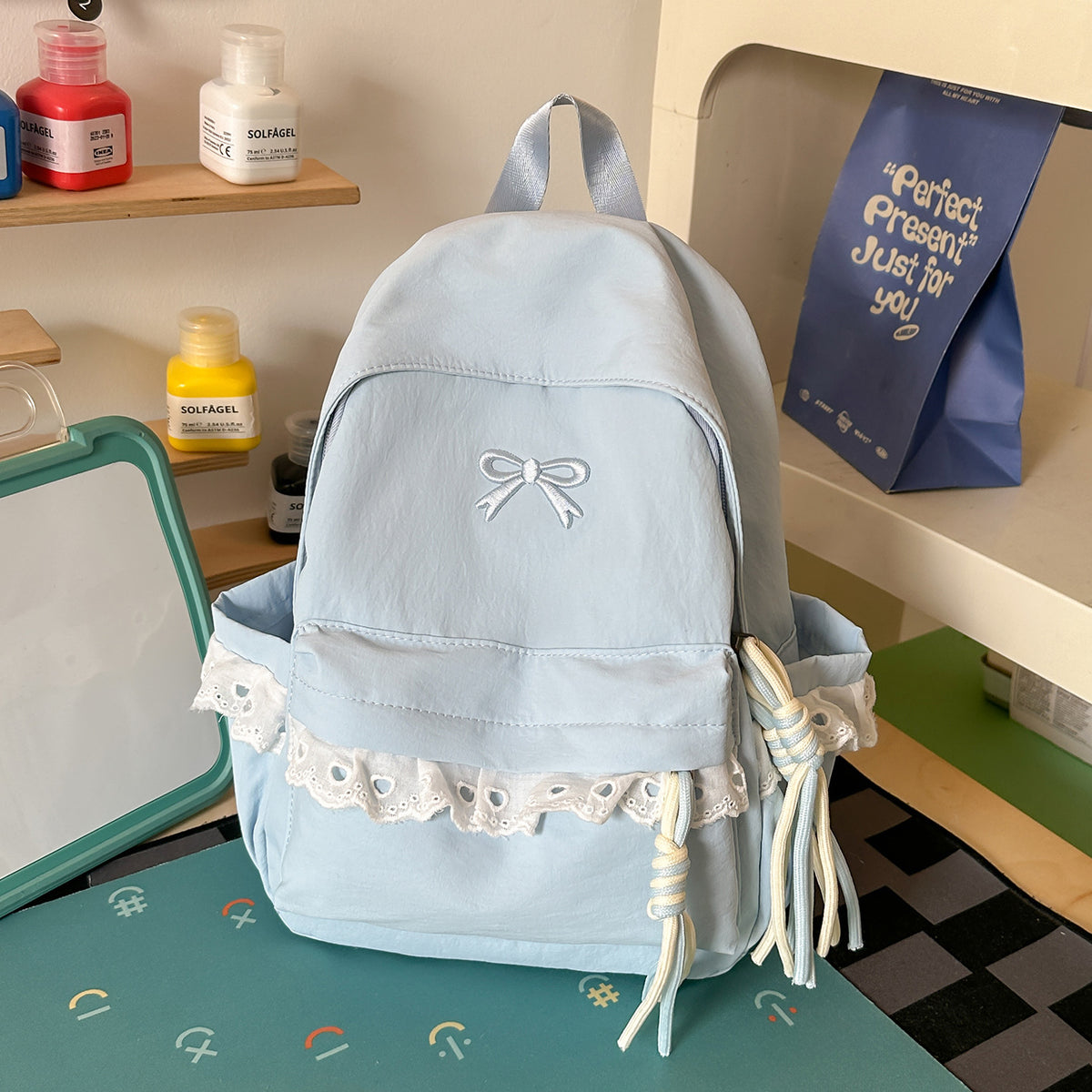 Stilvoller Bestickter Rucksack mit Schleifenakzent Brehn