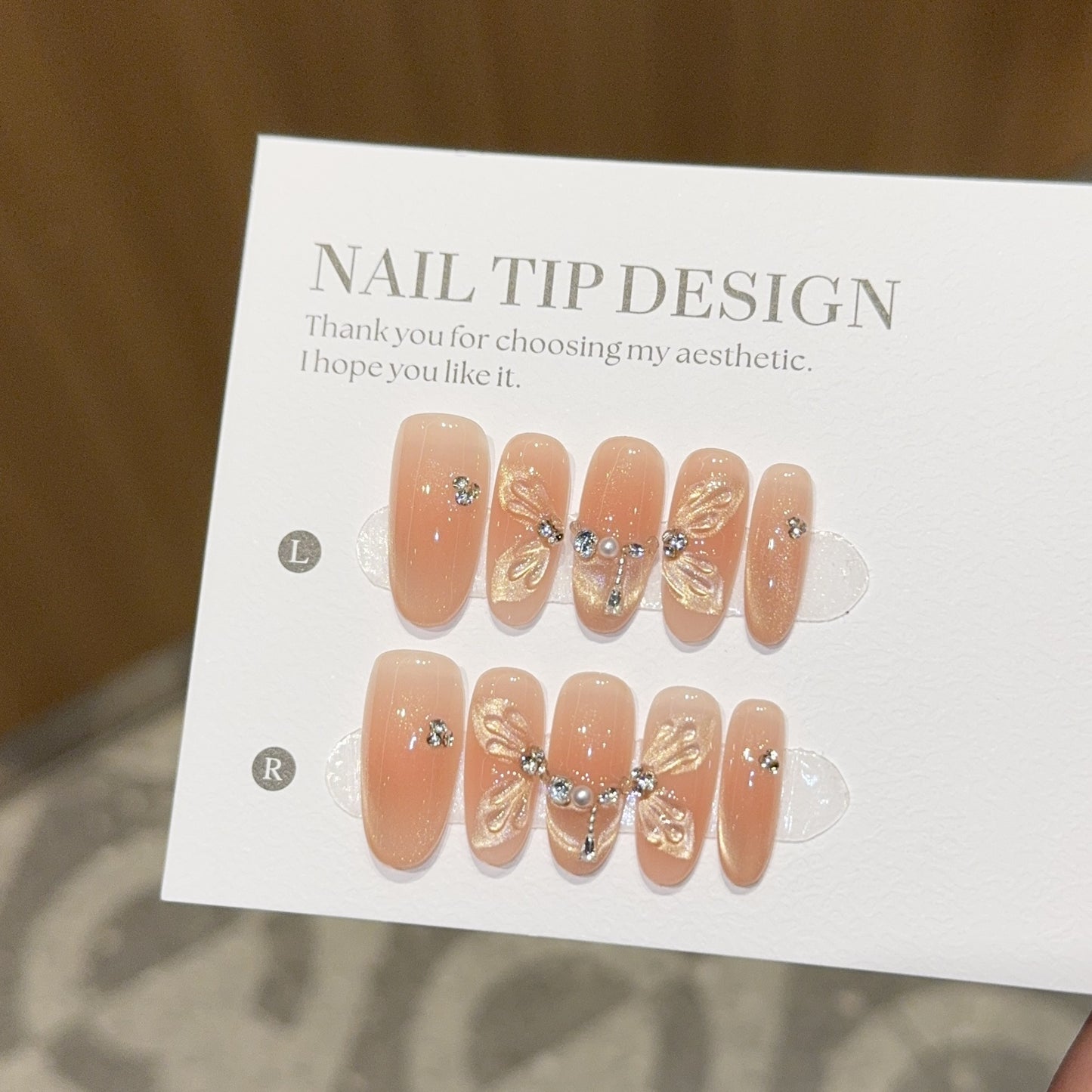 Künstliche Nagelspitzen mit Eleganten Floralen Details Brehn