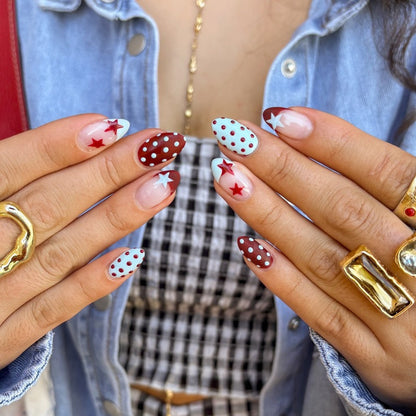 Kunstnagelset mit kreativem Punkt- und Sternen-Design Brehn