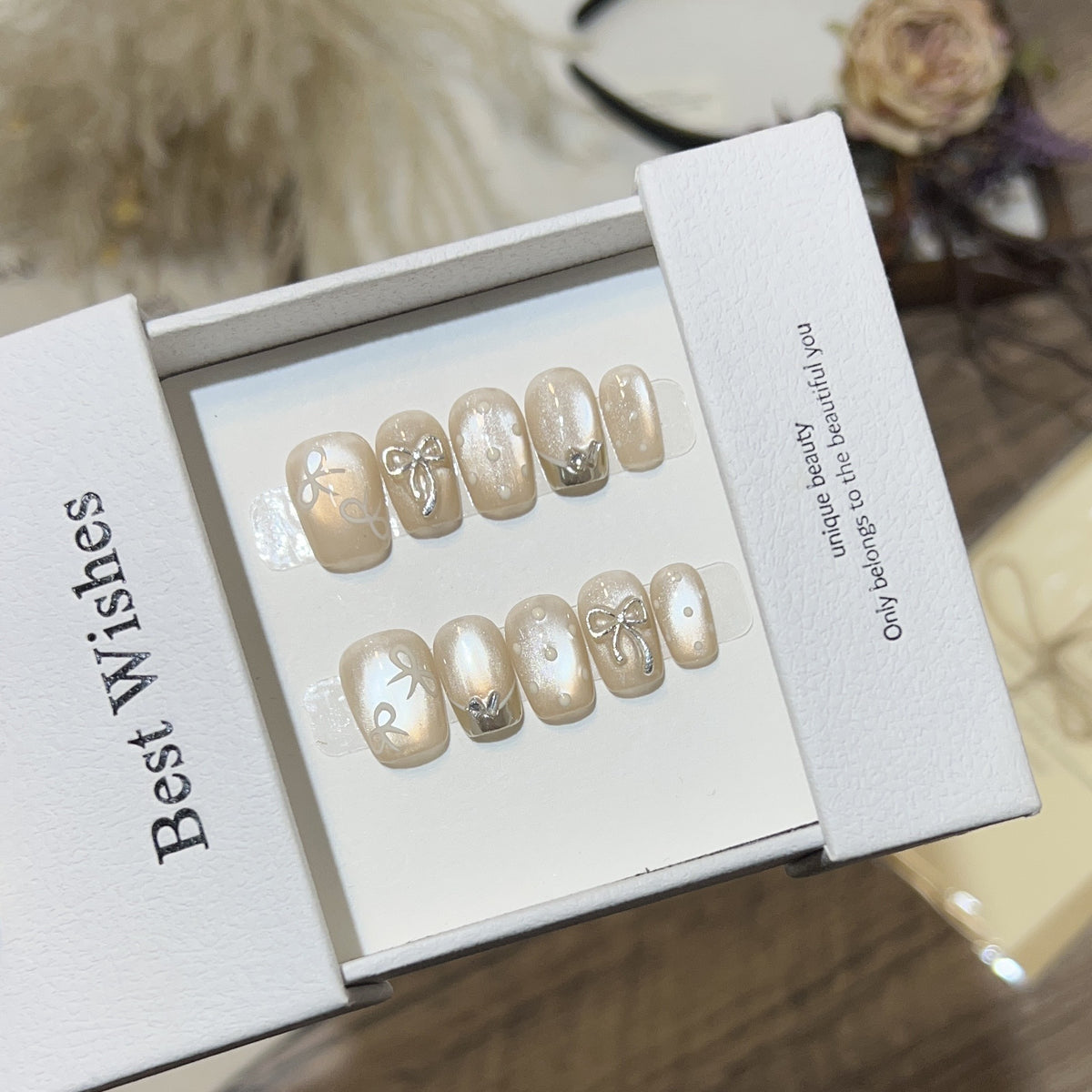 Elegantes mit Schleifen verziertes Press-On Nail Art Set Brehn