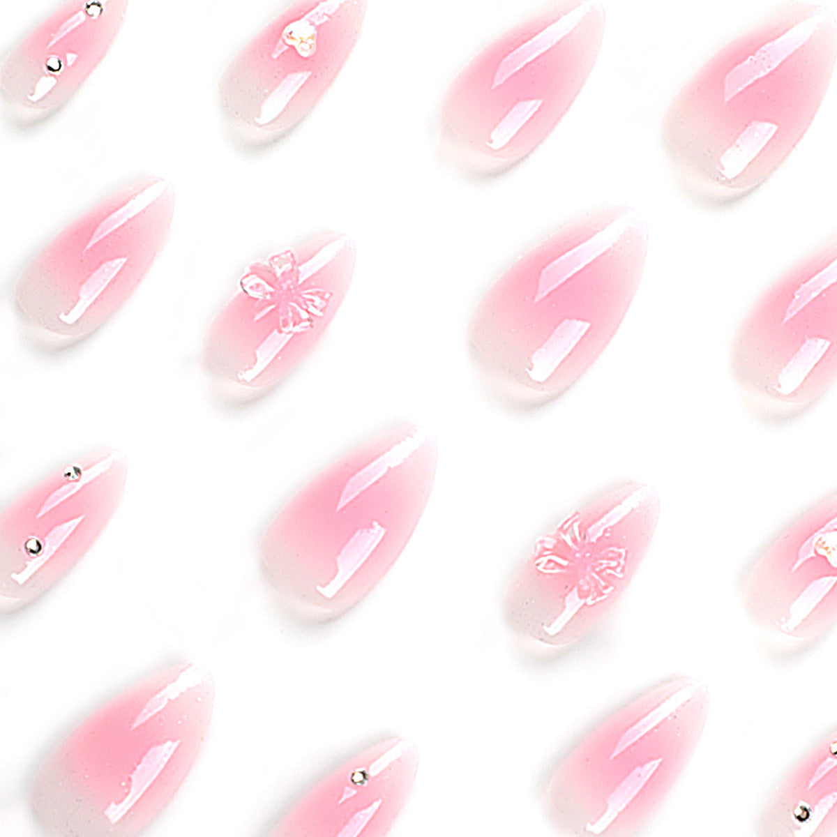 Kunstvolle Stiletto-Nägel mit floralem Design und Glitzer Brehn