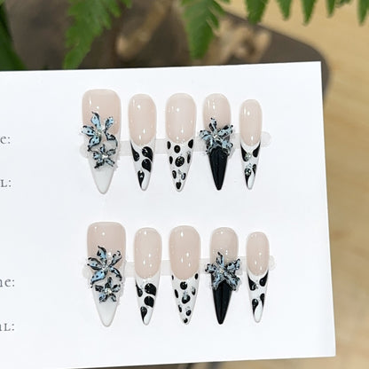 Künstlerisches Blumen- und geometrisches Press-On-Nagelset
