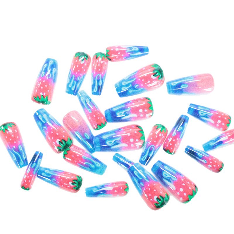 Erdbeer-inspirierten Acryl-Nageldesign Brehn