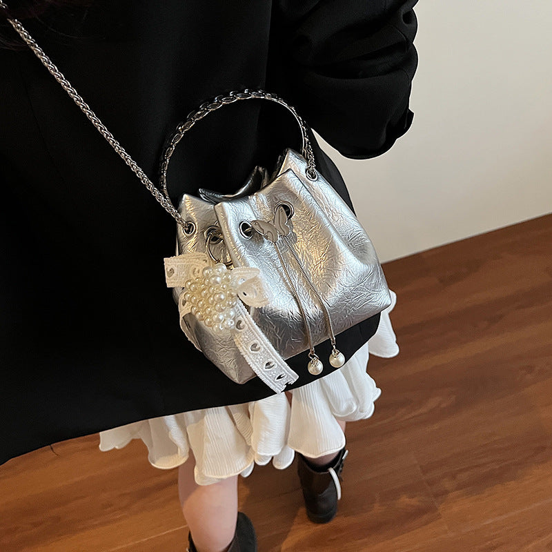 Stylische Handtasche mit Schmetterlingsdetail Brehn