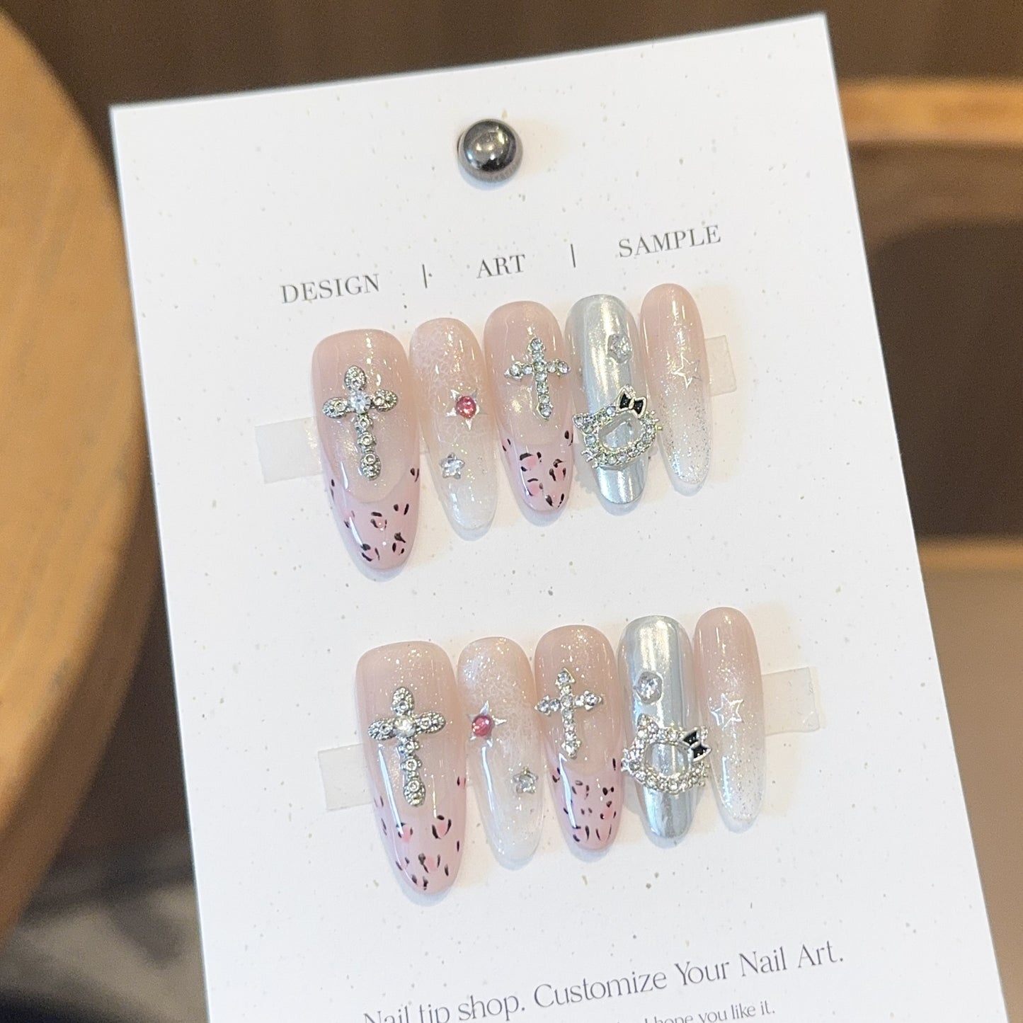 Kunstnägel mit Funkelnden Strass- und Kreuzmotiven Brehn