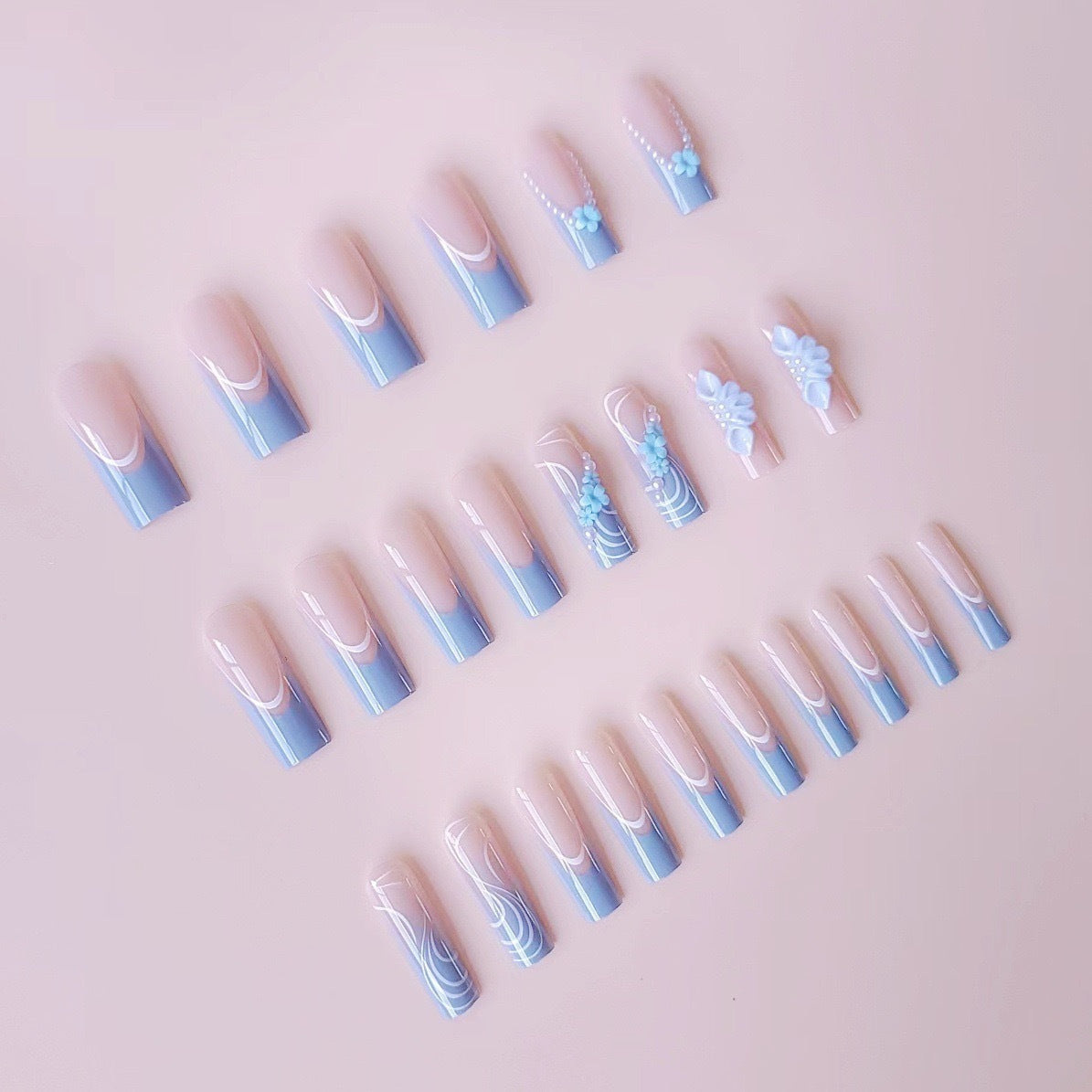 Kunstnagelset mit zarten floralen Akzenten und eleganten Verzierungen Brehn